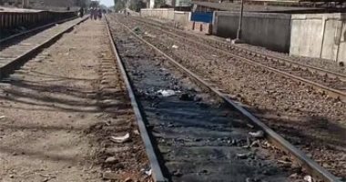 انتظام حركة القطارات على خط طنطا القاهرة عقب السيطرة على حريق بقطار 537 .. لايف