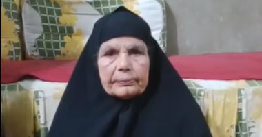 زمان كانت العروسة تروح لجوزها مغطية وشها.. حكايات الحاجة نبوية 109 سنوات تاخد العقل