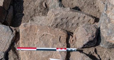 علماء الآثار يكتشفون لعبة لوح حجرية عمرها 4000 عام