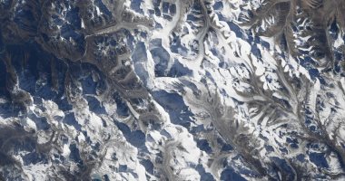 هل يمكنك اكتشاف جبل إيفرست في هذه الصورة الملتقطة على ارتفاع 250 ميلاً؟