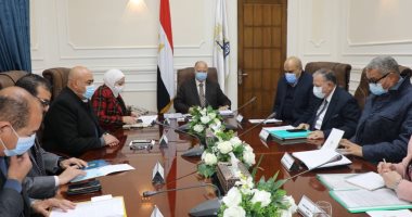 محافظ القاهرة يطالب أصحاب مصانع شق الثعبان بسرعة استكمال إجراءات التقنين