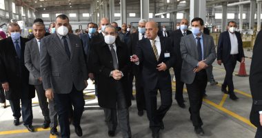 وزير الدولة للإنتاج الحربى يتفقد مصنع إنتاج المصاعد الكهربائية