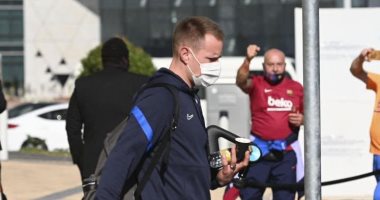 بعثة برشلونة تغادر الرياض بعد خسارة الكلاسيكو ضد ريال مدريد.. صور