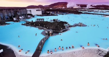 مياه جيوحرارية وصخور بركانية.. أيسلندا تفتتح أشهر حمامات السباحة فى العالم.. ألبوم صور