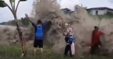مواطنون يتحدون تسونامي جزيرة تونجا رغم التحذيرات.. فيديو