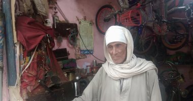 شغال من أيام جمال عبد الناصر.. أقدم عجلاتي في قنا يعمل منذ 60 عاما.. لايف