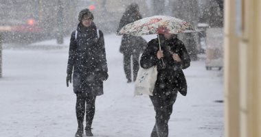 الحرارة تحت الصفر.. بولندا ترفع شعار "الحياة لا تتعطل" رغم تساقط الثلوج