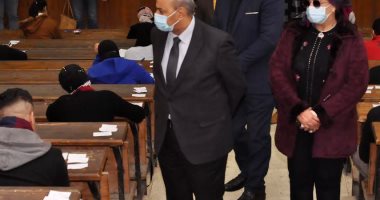رئيس جامعة المنيا يتفقد لجان امتحانات "السياحة والفنادق" واختبارات "الصيدلة"