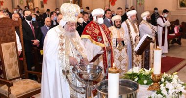البابا تواضروس يترأس قداس عيد الغطاس بالإسكندرية.. صور 