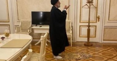 شاهد الرئيس الإيرانى إبراهيم رئيسى يؤدى صلاة العشاء داخل الكرملين