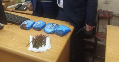 جمارك مطار القاهرة تحبط محاولة تهريب كمية من نبات القات المخدر
