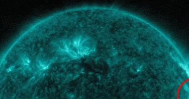 ناسا تشارك لقطات لتوهج شمسي قوى ينطلق من الشمس للأرض 