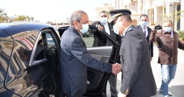 محافظ الإسماعيلية يقدم التهنئة لمدير الأمن بمناسبة عيد الشرطة الـ70.. صور