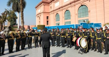 موسيقى الشرطة العسكرية تعزف بحديقة المتحف المصرى احتفالا بعيد الشرطة 