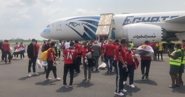 شاهد الجماهير المصرية فى مطار دوالا قبل مباراة مصر و كوت ديفوار
