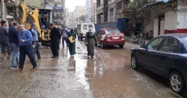 محافظ الشرقية يُتابع إصلاح إنفجار ماسورة مياه بشارع عبد السلام عارف بالزقازيق