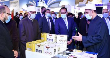 رئيس الوزراء يتفقد جناح المجلس الأعلى للشئون الإسلامية بمعرض الكتاب.. صور