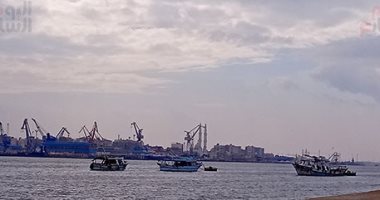 صيادو بورسعيد: لا نغادر الميناء حتى لا يتعرض البحارة لمخاطر أمواج المتوسط.. صور