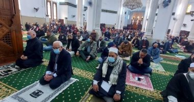 محافظ بورسعيد يؤدى صلاة الجمعة بمسجد لطفى شبارة