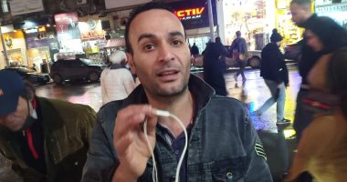 بيزود المناعة ويدفى فى الشتا.. أقدم بائع جمار بالإسكندرية يكشف فوائده "فيديو وصور"