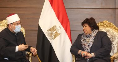 وزيرة الثقافة تلتقى وزير الأوقاف فى معرض القاهرة الدولى للكتاب
