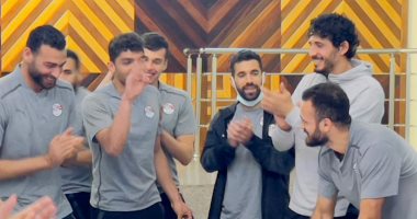 لاعبو المنتخب الوطنى يحتفلون بعيد ميلاد أبو جبل.. صور