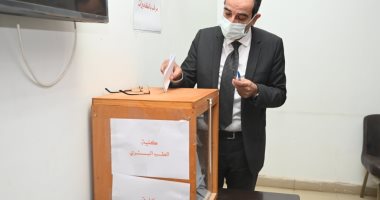رئيس جامعة الفيوم يشهد انتخابات نادى أعضاء هيئة التدريس .. صور