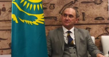 سفير كازاخستان يستعرض تفاصيل كتاب "الاستقلال فوق كل شيء" فى معرض الكتاب