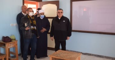 محافظ البحر الأحمر يفتتح وحدة صحية ويتفقد مطار مرسى علم