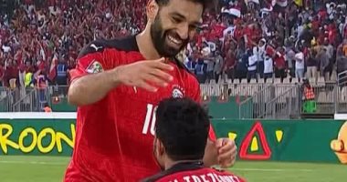 احتفال صلاح وتريزيجيه بعد هدف الفوز على المغرب.. فيديو