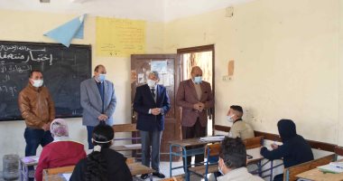 محافظ المنيا يتابع انتظام امتحان الصف الثالث الإعدادي 2022 بعدد من اللجان