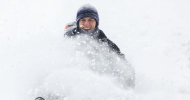 كيف تحدث انزلاقات الثلج وما طرق الوقاية من الإصابات؟
