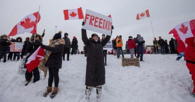 أسوشيتدبرس: استمرار حصار المعابر الحدودية الأمريكية الكندية مع تضخم الاحتجاجات