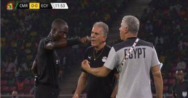بكارى جاساما يطرد كيروش من مباراة مصر والكاميرون "فيديو"