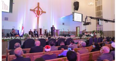 بعد نقلها من أجل طريق الكباش.. رئيس الإنجيلية يفتتح كنيسة الأقصر الجديدة