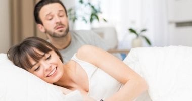 لو زوجك شكاك وبيدور وراكى.. 6 نصائح مهمة للتعامل معه بدون خسائر