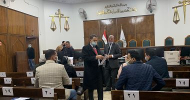 إناث وذكور.. توافد طلاب حقوق القاهرة على مجلس الدولة لتقديم ملف وظيفة مندوب مساعد من دفعة 2021