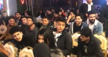 النصر لمصر.. أهالى الدقهلية على المقاهى لتشجيع المنتخب: التامنة يارب (فيديو)