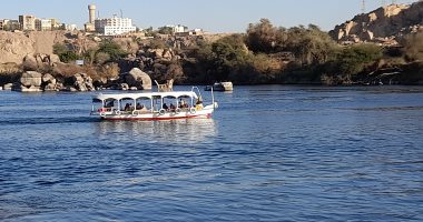درجة الحرارة الآن.. طقس دافئ ومناظر خلابة وسط النيل تبهر السائحين بأسوان.. لايف