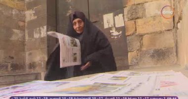 "الحاجة كريمة" حكاية سيدة عملت لـ30 عاماً فى بيع الصحف.. تقرير مساء dmc