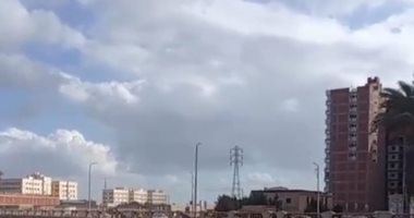 هبوب رياح شديدة وسط توقعات بهطول أمطار بكفر الشيخ.. فيديو