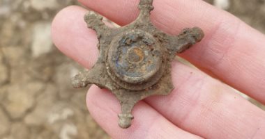 اكتشاف قطع أثرية تدل على وجود حياة قديمة فى بلدة قرب إنجلترا 