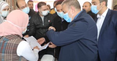 محافظ المنوفية من مراكز تلقى لقاح كورونا بقويسنا: تطعيم 140 ألف مواطن خلال يومين