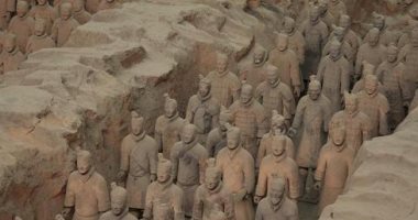 اكتشاف 25 من ضباط جيش الطين الصينى "الجدد" بالقرب من قبر الإمبراطور