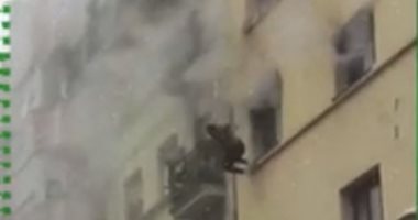 لقطات مرعبة.. نزلاء فندق يلقون بأنفسهم من النوافذ بعد نشوب حريق.. فيديو