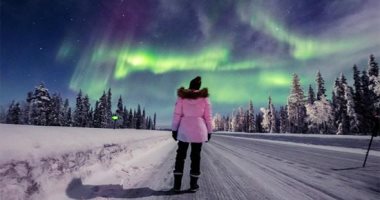 الشفق القطبى الأخضر يرسم لوحات فنية مبهرة فى سماء فنلندا