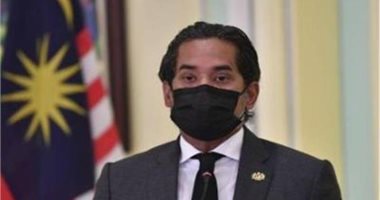 وزير الصحة الماليزى يدحض الادعاءات بأن نجله حُقن بالهواء بدلًا من لقاح كورونا