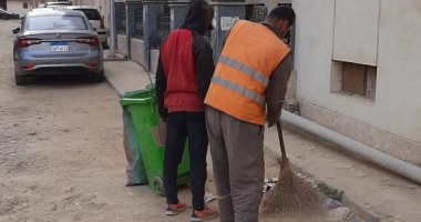 حملة لإزالة مخالفات القمامة من شوارع المقطم.. صور