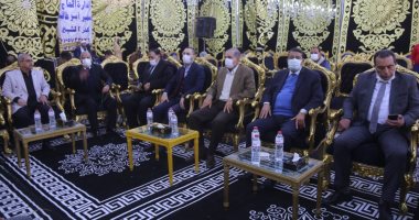 محافظ كفر الشيخ ورئيس شركة العاصمة الإدارية يؤديان العزاء لأسرة أقدم رئيس مجلس محلي