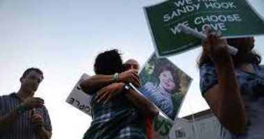عائلات ضحايا مذبحة "ساندي هوك" يحصلون على تعويض 73 مليون دولار من شركة أسلحة